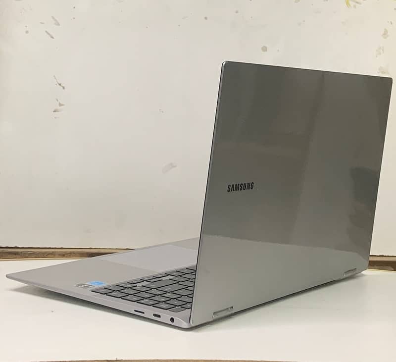 Samsung Galaxy Book3 Pro i7 12th Gen