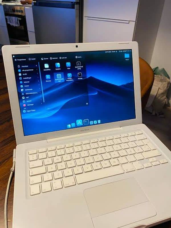 Macbook 2008 4GB/320GB whats app 0311/222/88/52