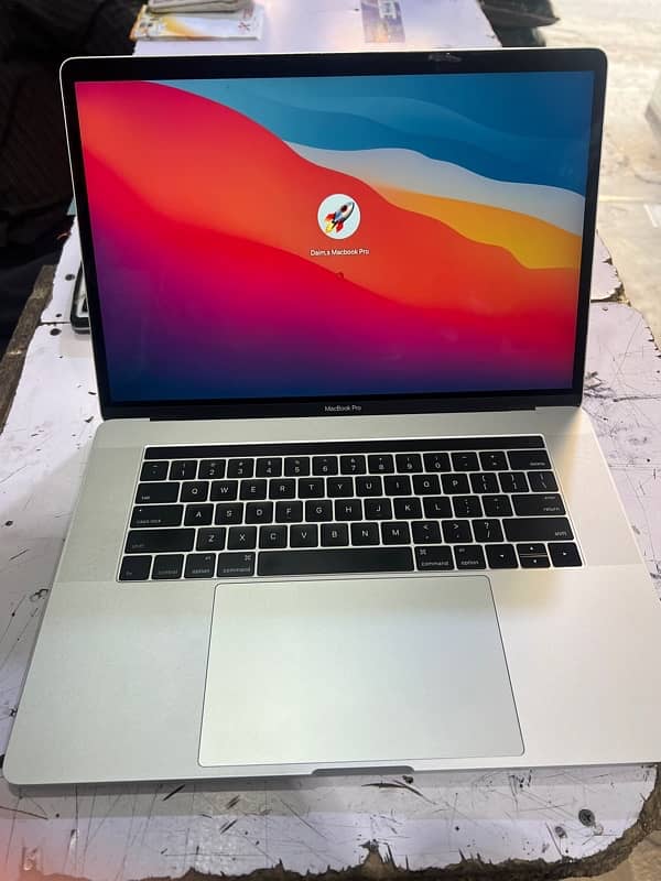 Macbook Pro 2016 with touch bar 16gb