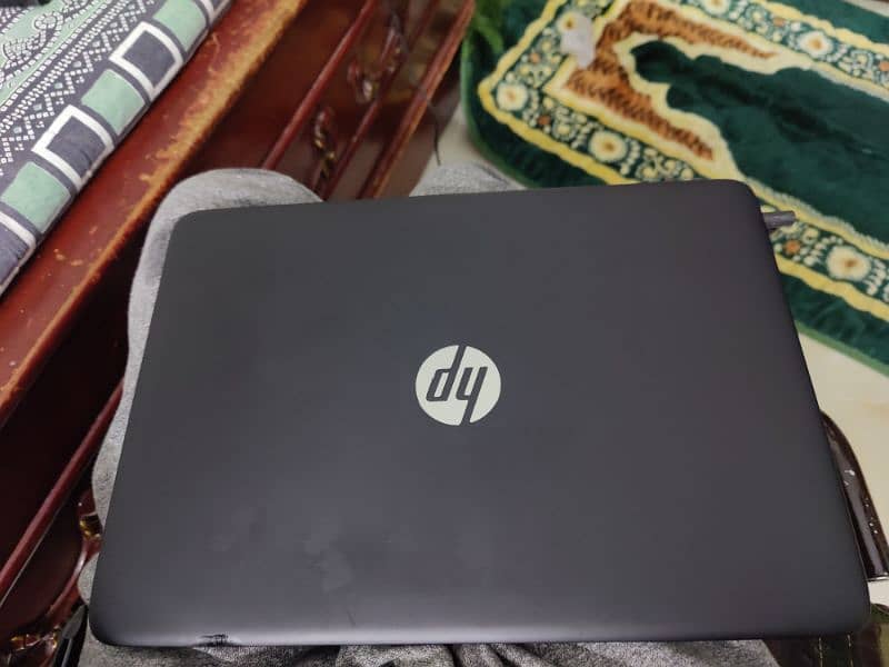 selling hp elitebook 840 G3 8gb ram 512gb ssd