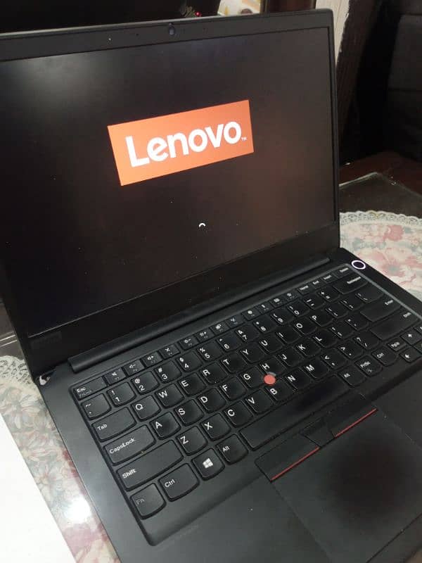 LENOVO THINK PAD E14 / 256 SSD / 16 GB RAM