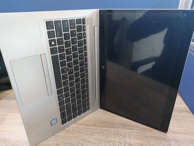 Touch Screen____Ram8gp  256ss  / I5 8generati
