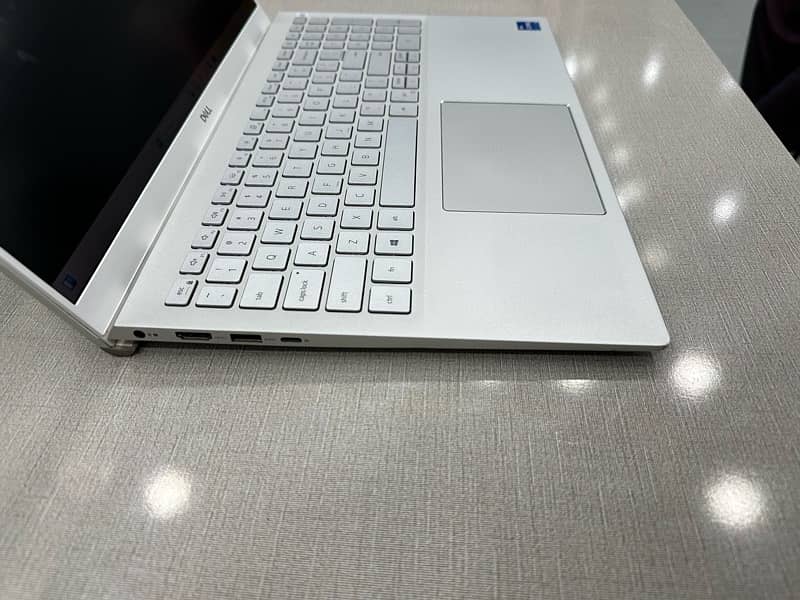 Dell Inspiron 5501 i7 11th Generation Ram 16gb ddr4 Ssd 256gb 15.6