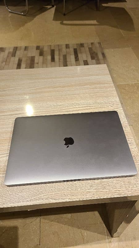 macbook pro 2017 15in