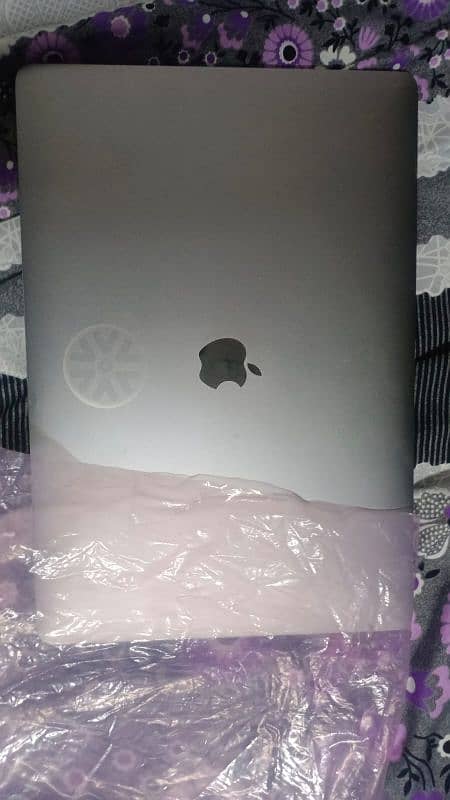 MacBook pro 19