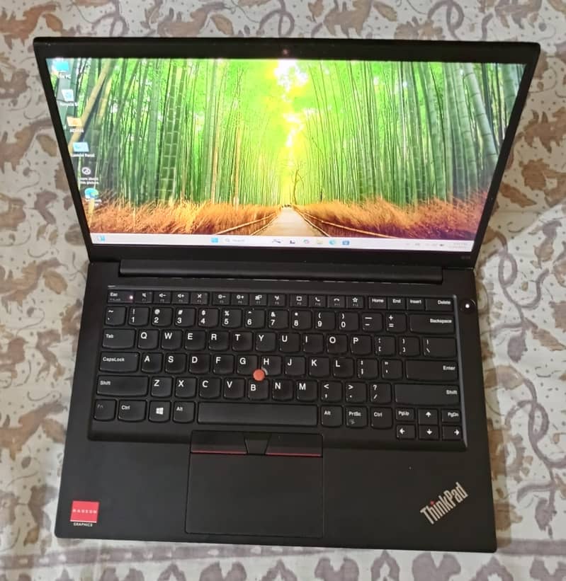 Lenovo 40GB-RAM 1TB-NVMe+256GB-SSD Ryzen 7 4700U 2GB dedicated Graphic