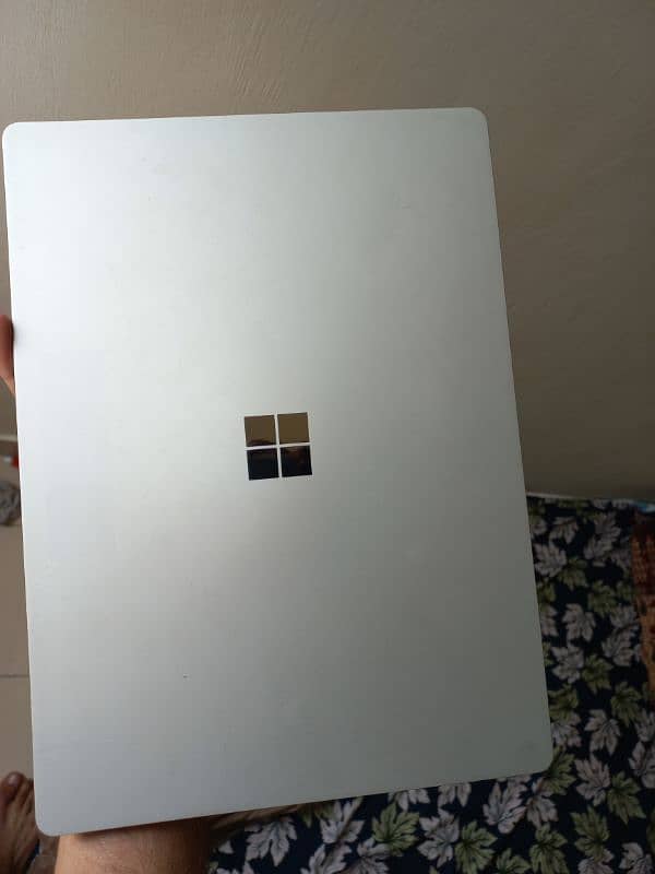 Microsoft surface laptop 2