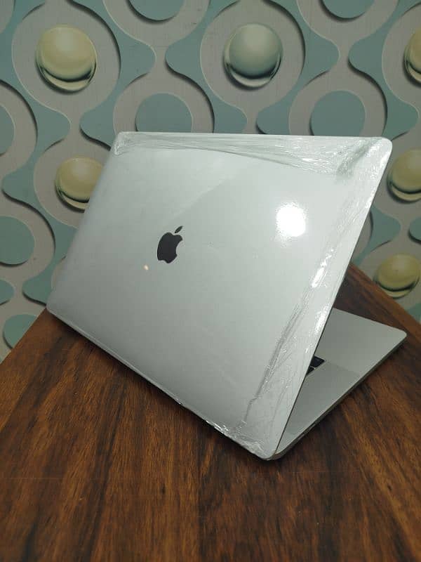 Apple MacBook Pro 2017 | i7 Processor | 16Gb Ram / 1 Tb SSD | 4 GPU