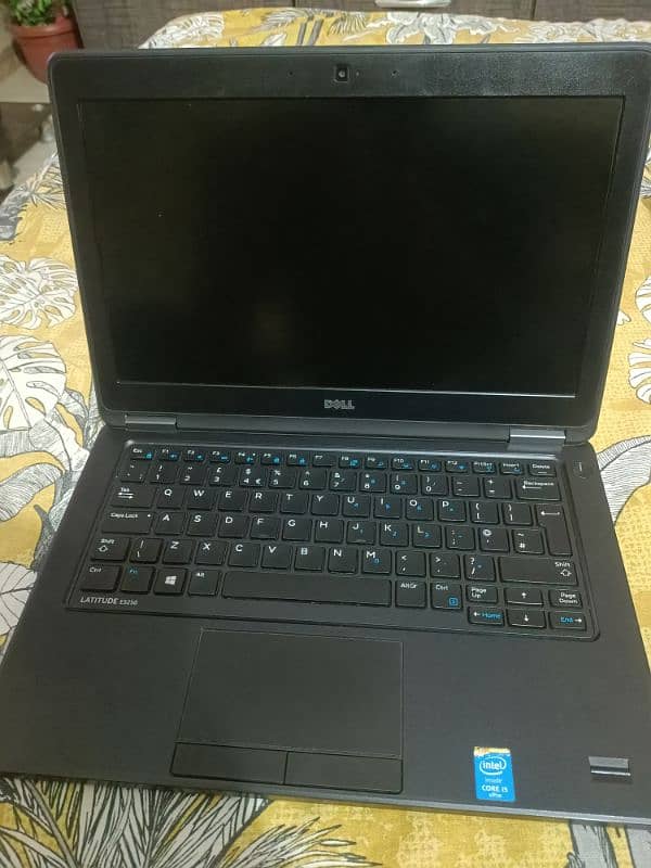 latitude E5250