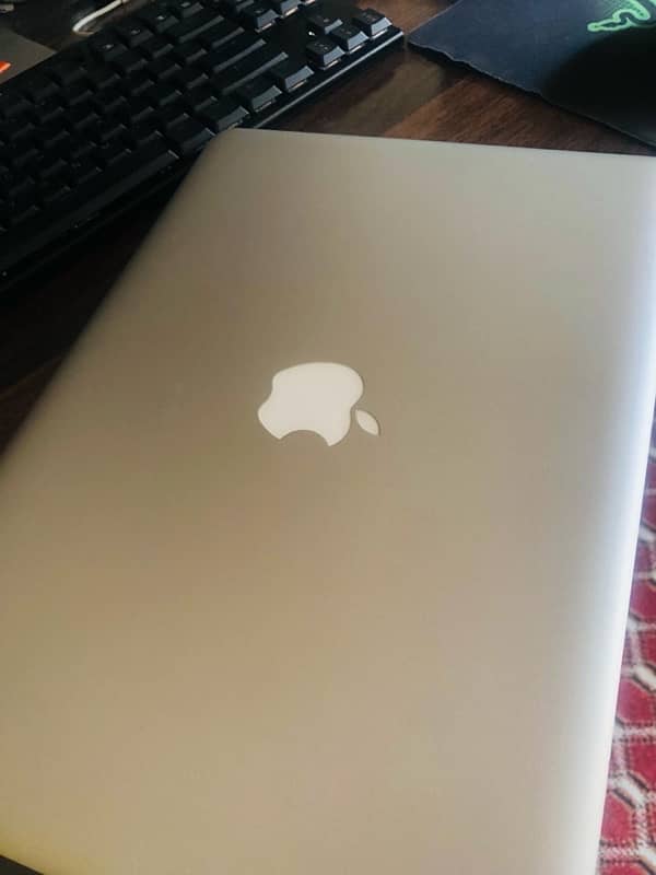 MACBOOK PRO