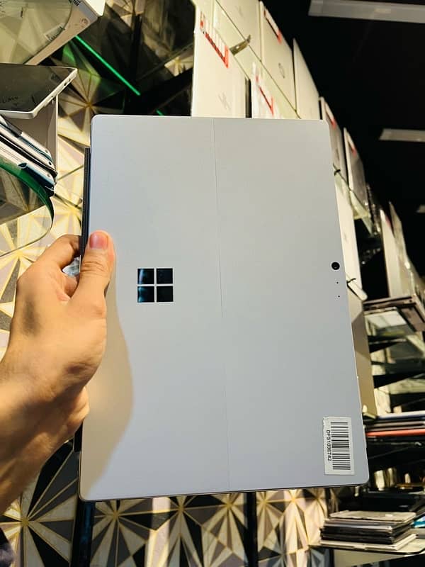 Micorosoft Surface pro 5 i5-7th. 8-256
