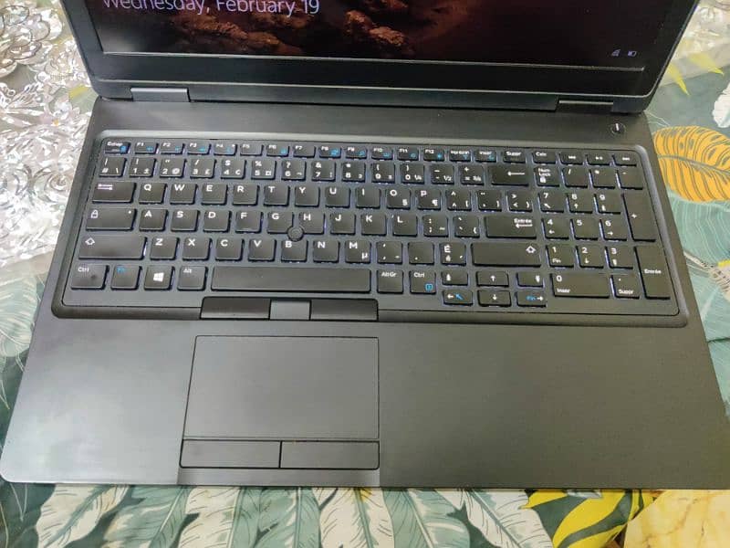 Laptop i7 8th generation Dell Company 2 gb graphic card