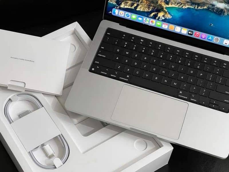 apple MacBook pro apple MacBook air core i7 processor m1 with box