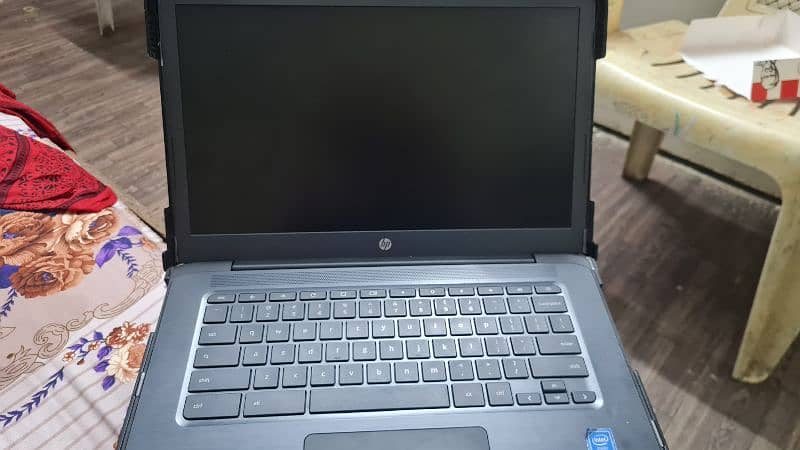 hp chromebook 14 inch with 360 protection case urgent sell