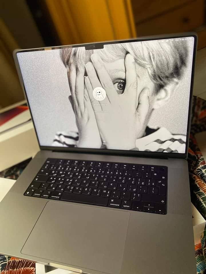 Apple MacBook pro apple MacBook air contact Whatsapp O329 69O 18 78