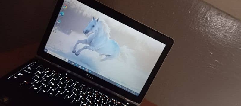 DELL laptop core i7  4GB RAM and 500 GB HD ( Hard Disk )