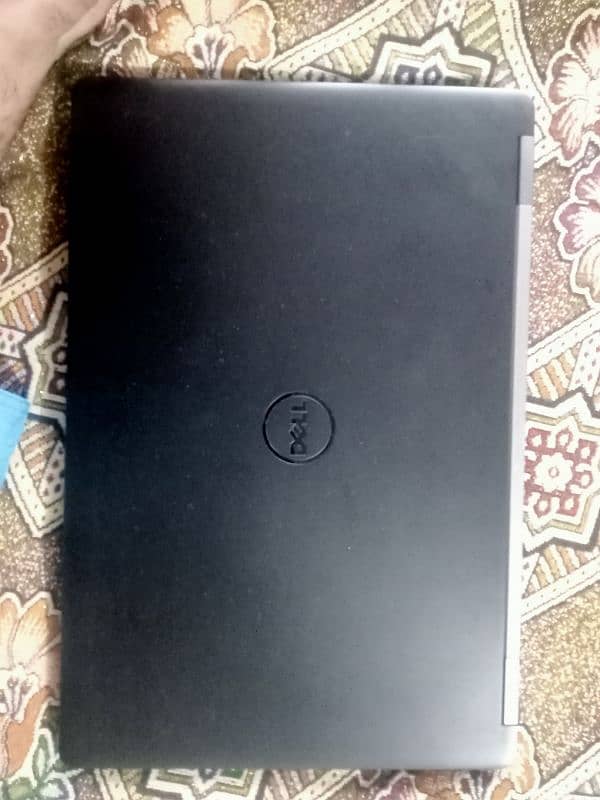 latitude E5570