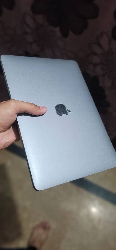 MacBook M1 Air 2020 with 16GB RAM, 256GB SSD, 8-Core CPU, 7/8-Core GPU