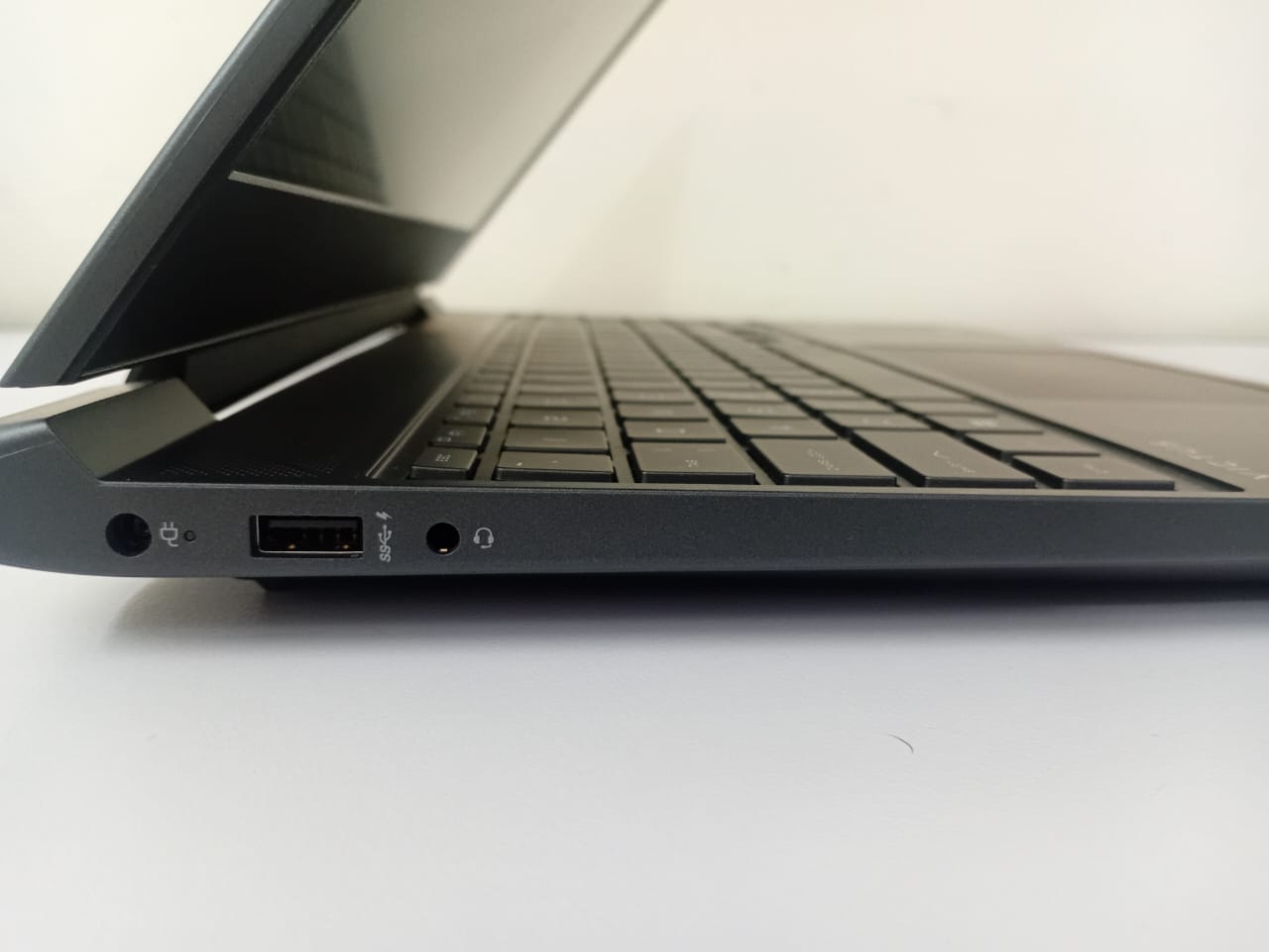 HP VICTUS 15 FB2772nd - AMD Ryzen 7 8845HS Processor 16-GB 1-TB SSD 8-GB NVIDIA GeForce RTX4060 GDDR6 GC 15.6