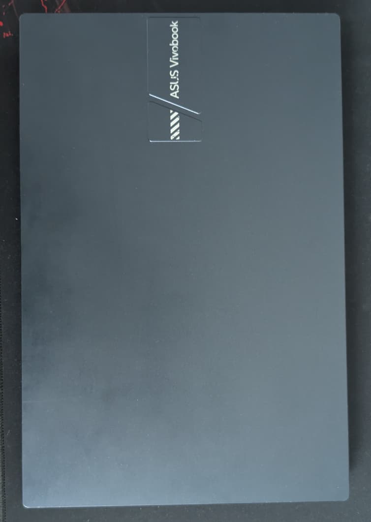 ASUS Vivobook X1404VA Core i5 13th Gen 16 GB RAM 512 GB SSD 9/10 Condition