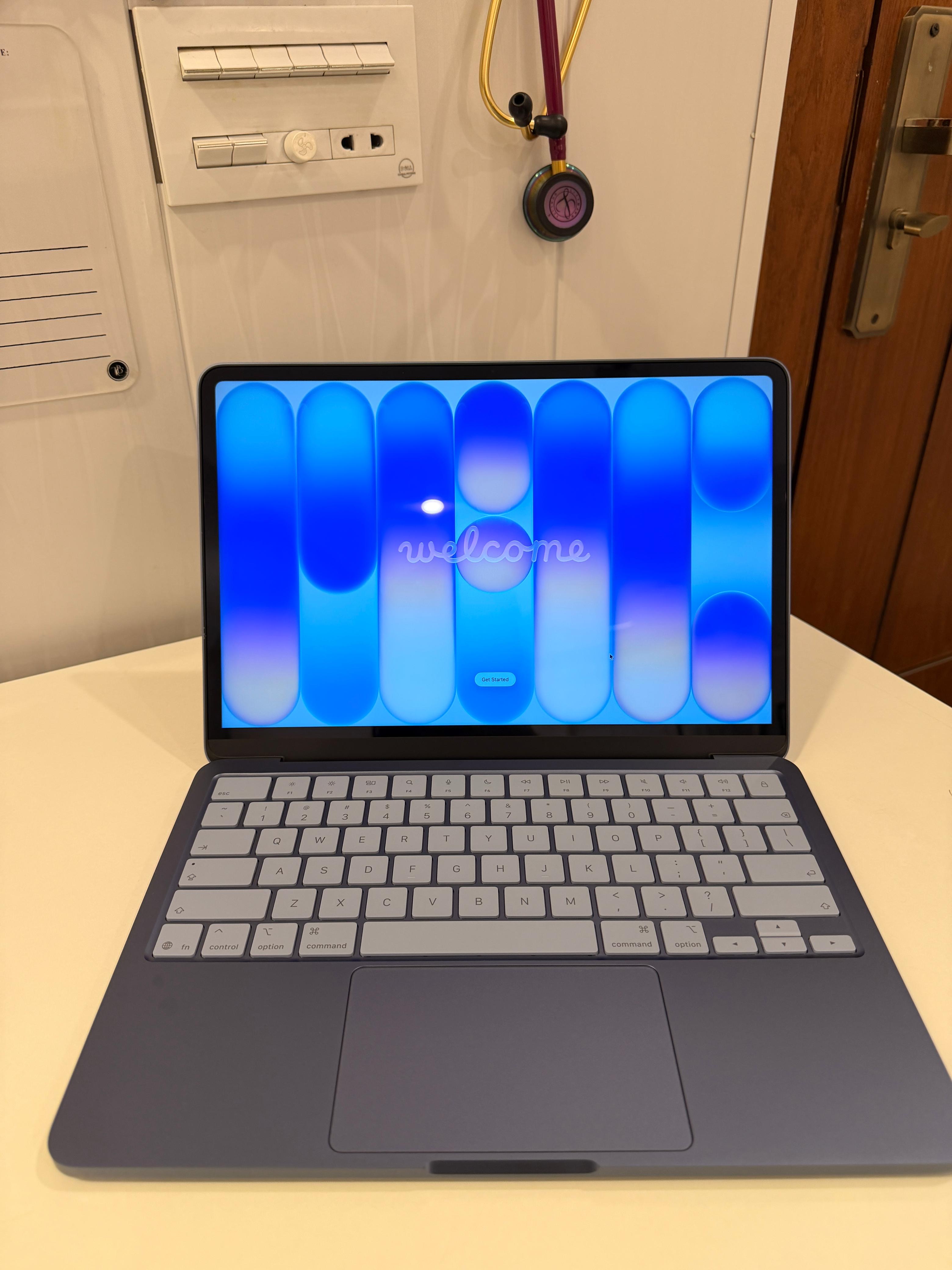 Macbook neo indigo 8/256gb